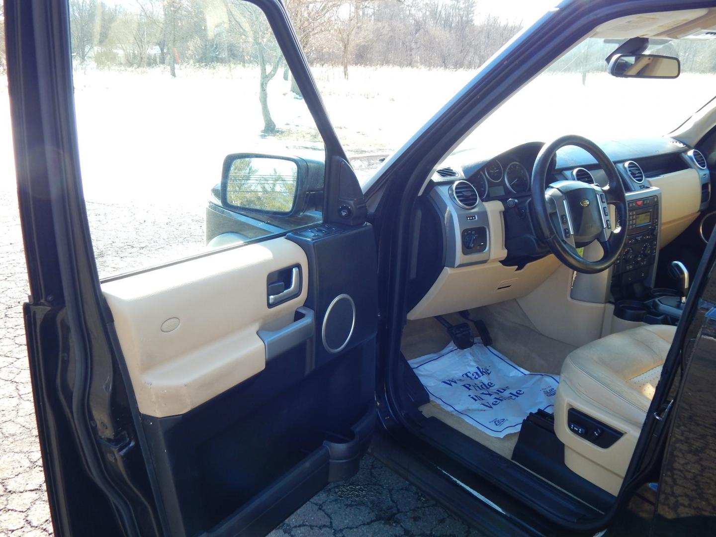 2008 Black /Tan Leather Land Rover LR3 SE (SALAE25488A) with an 4.4L V8 DOHC 32V engine, 6-Speed Automatic Overdrive transmission, located at 6528 Lower York Road, New Hope, PA, 18938, (215) 862-9555, 40.358707, -74.977882 - Photo#8